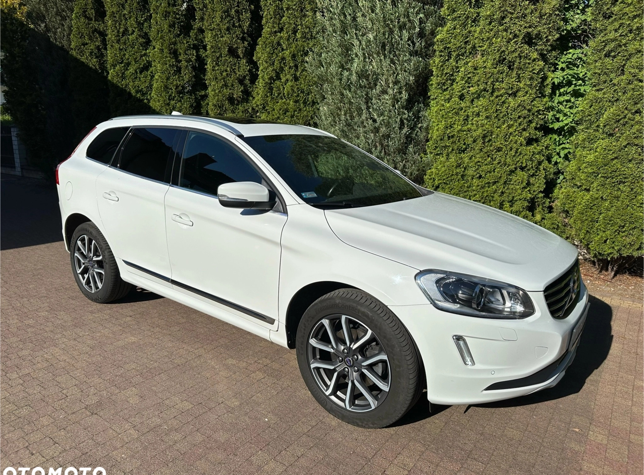 Volvo XC 60 cena 125000 przebieg: 159900, rok produkcji 2017 z Warszawa małe 497